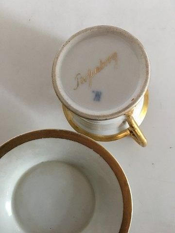 Antique Royal Copenhagen Empire Cup with motif of Rosenborg from 1820-1850