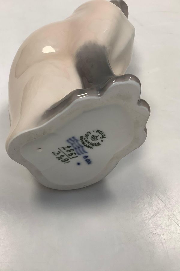 Antique Royal Copenhagen Figurine of Siamese cat No 3281. Designed by Theodor Madsen. Measures 19 cm(7 31/64 in.) Has a white spot on the back