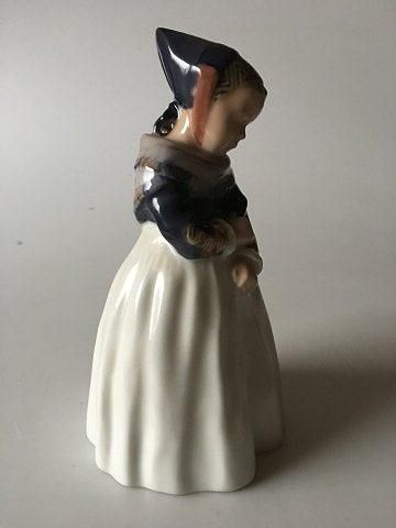 Antique Royal Copenhagen Figurine Amager Girl No 1251