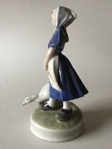 Antique Royal Copenhagen Figurine Goose Girl No 527