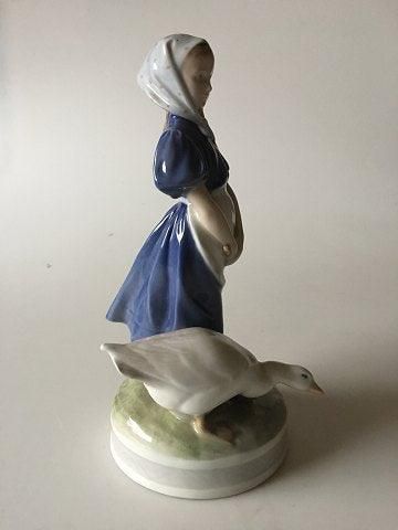 Antique Royal Copenhagen Figurine Goose Girl No 527