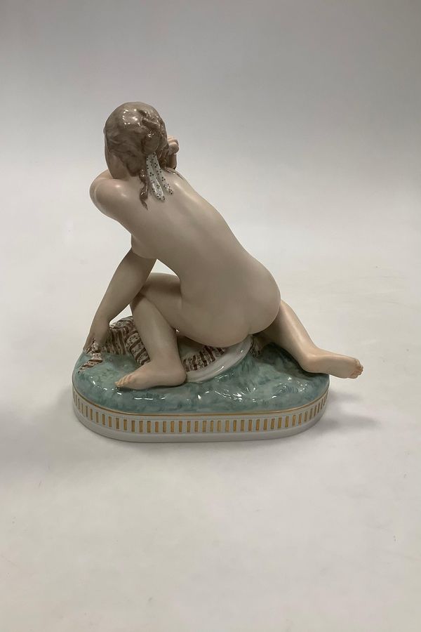 Antique Royal Copenhagen Figurine Susanne No 2423