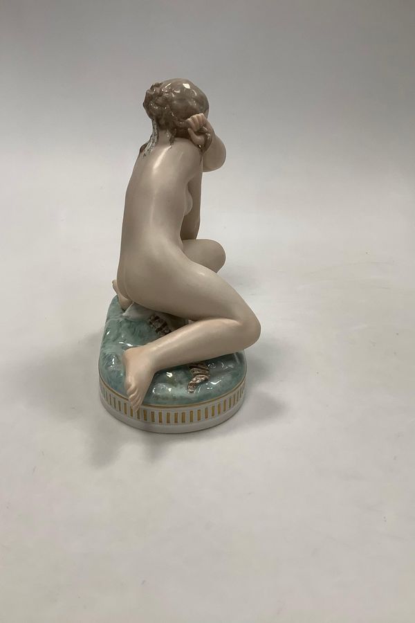 Antique Royal Copenhagen Figurine Susanne No 2423