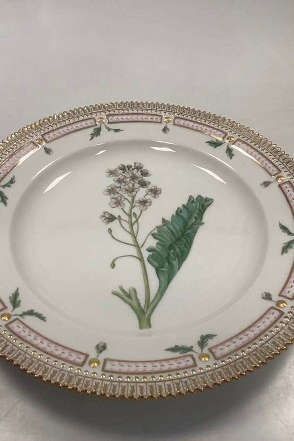 Antique Royal Copenhagen Flora Danica Dinner Plate No. 624 ( 20 / 3549 )