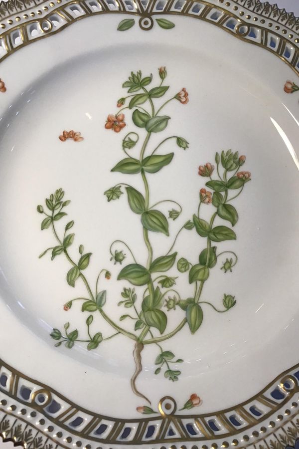Antique Royal Copenhagen Flora Danica plate with openwork edge No 20/3553