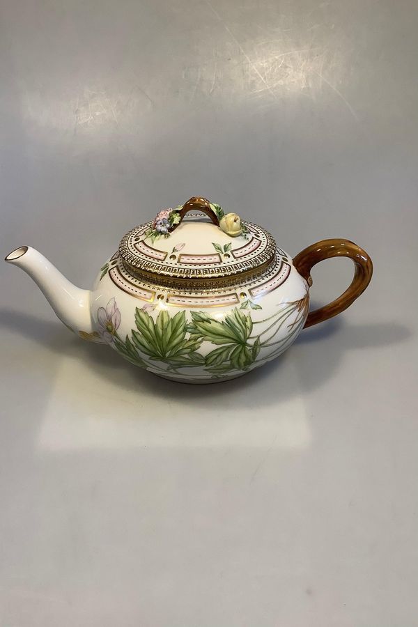 Antique Royal Copenhagen Flora Danica Teapot with lid no. 3631 / 143