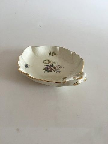 Antique Royal Copenhagen Frijsenborg Leaf Shaped Dish No 1868
