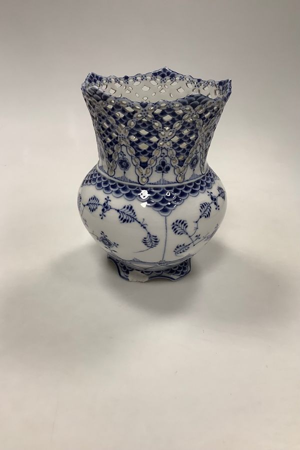 Antique Royal Copenhagen Blue Fluted Lace Vase No 1124