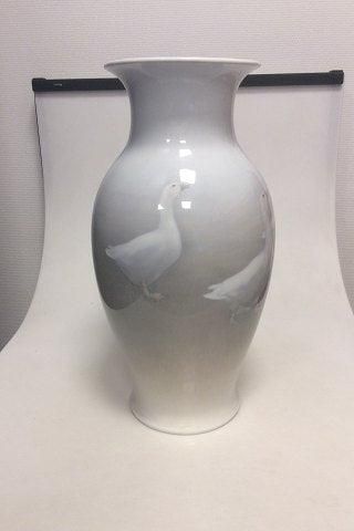 Antique Royal Copenhagen Unique vase by Gotfred Rode from 8th of October 1927 with Geese