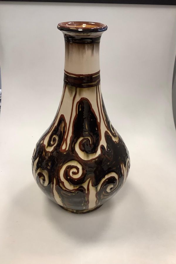 Antique Large Kahler Ceramic vase in Kohornsglasur 46cm. Measures 46cm / 18.11 inch