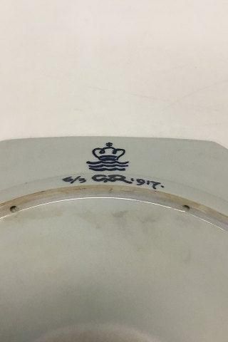Antique Unique Royal Copenhagen octagonal dish of porcelain, decorated in underglaze blue with birds in Sheaf