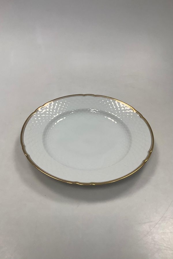 Antique Bing and Grondahl Hartmann Dinner Plate No 25 / 325. Measures 24.5cm / 9.65 inch and in good condition.