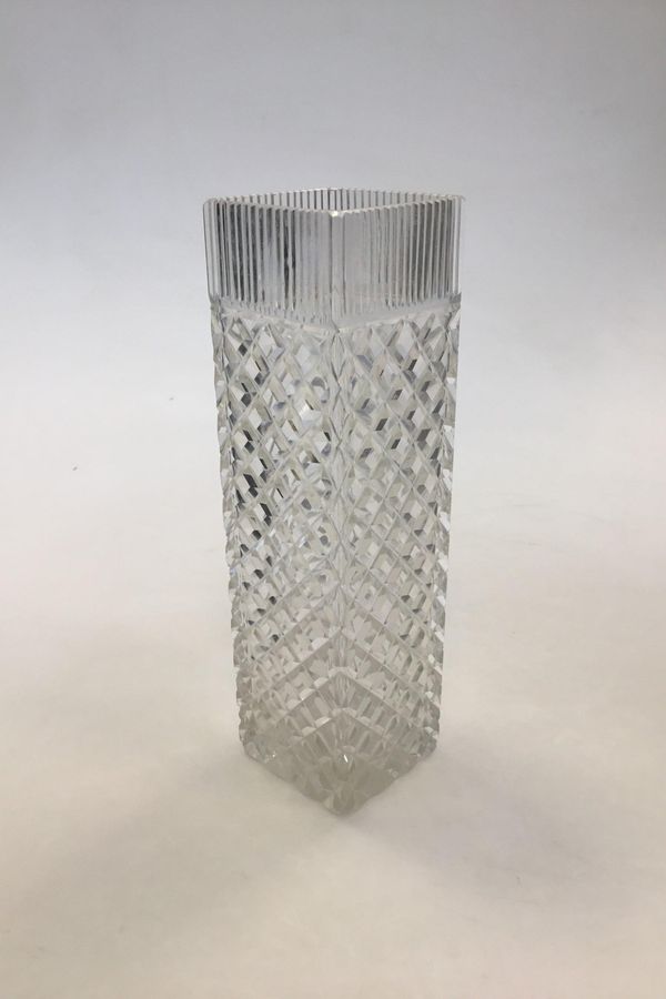 Glass vase with facet sandings