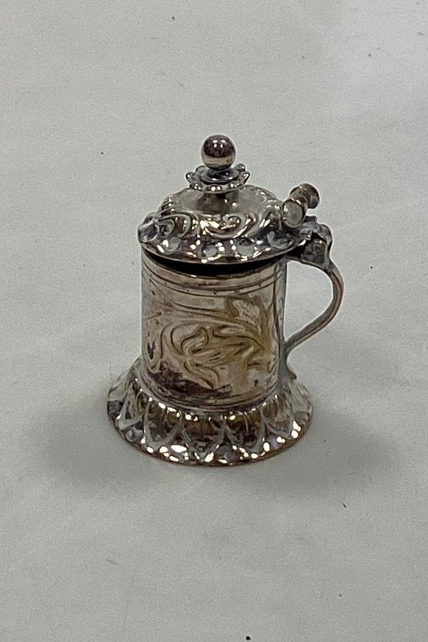 Miniature beer mug in silver from the 19th century