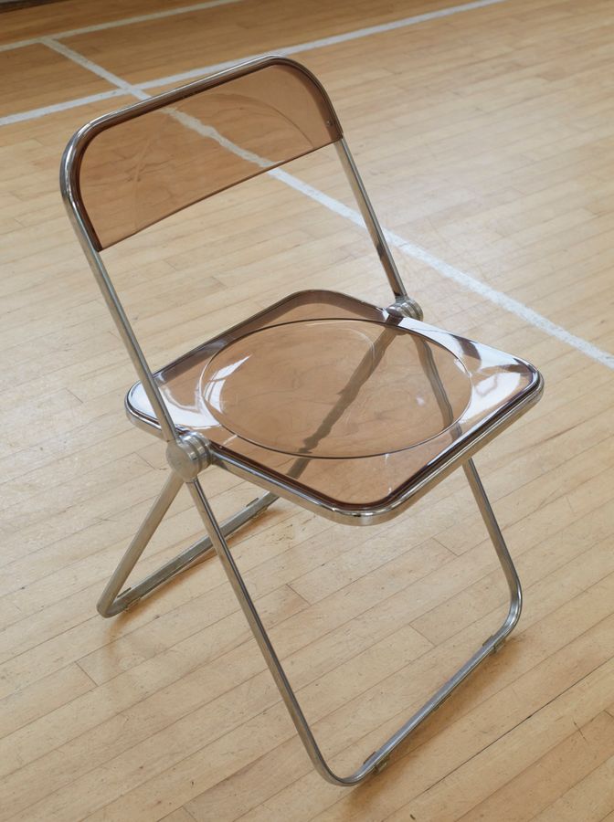 Antique 2 folding Plia chairs by the designer Giancarlo Piretti for the Italian brand Castelli