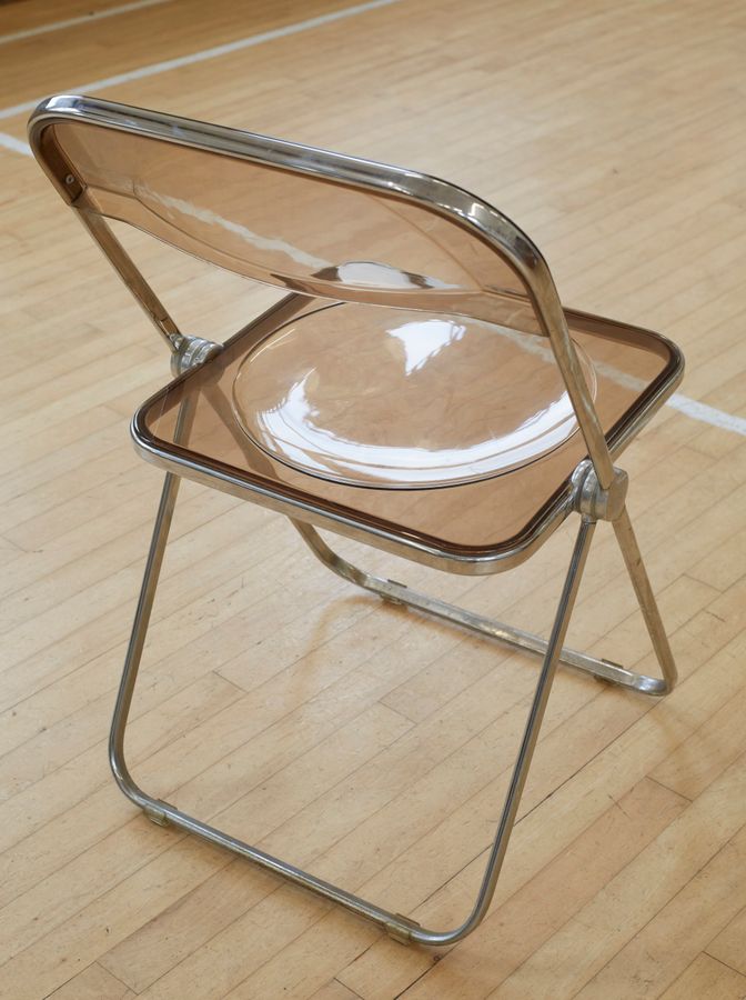 Antique 2 folding Plia chairs by the designer Giancarlo Piretti for the Italian brand Castelli