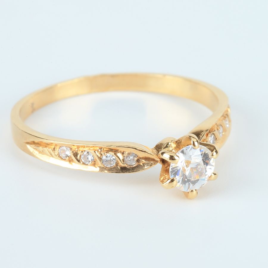 19K Gold Solitaire Ring with Diamonds