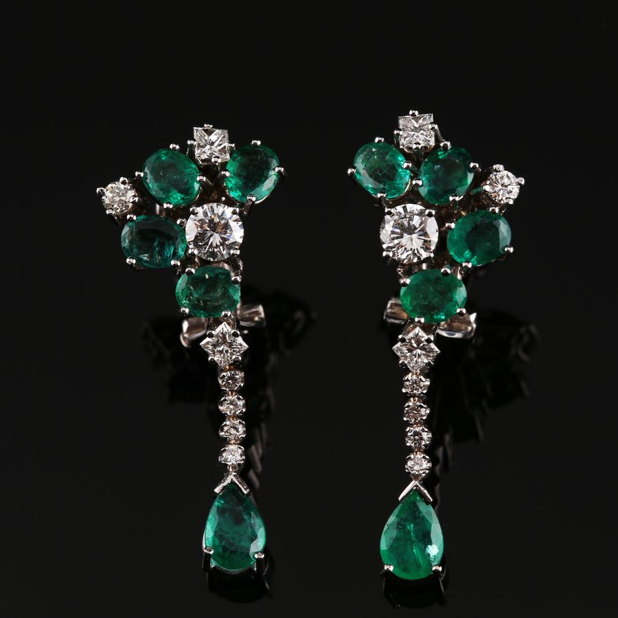 19K White Gold Earrings - Emeralds and Diamonds