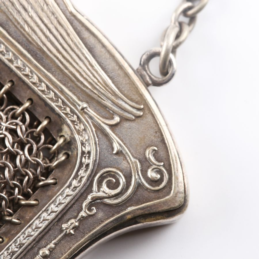 Antique Antique ladies handbag from the 19th century in silver