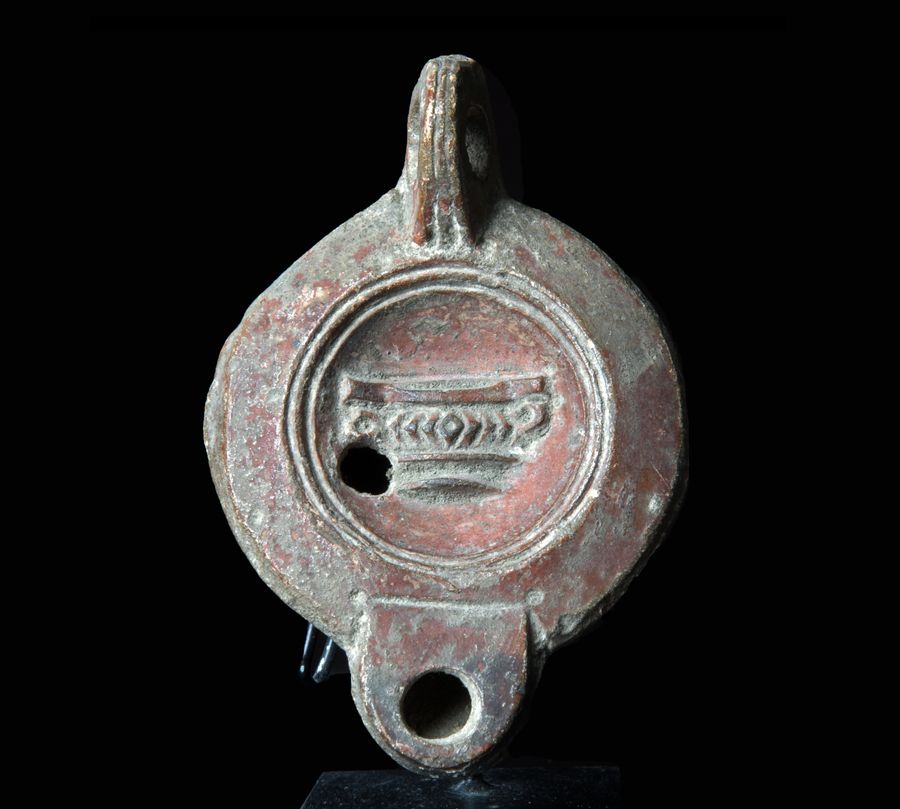 Roman lamp with Scyphus and Maker’s mark