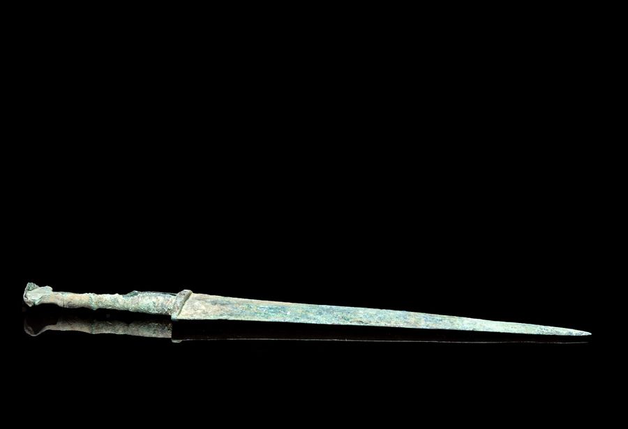 Antique Western Asiatic Luristan bronze dagger or shortsword
