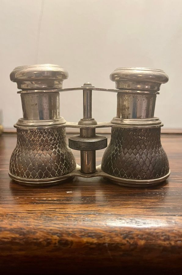 Antique Opera / Theatre binoculars. French origin. Pre 1930s Metal and in working order.