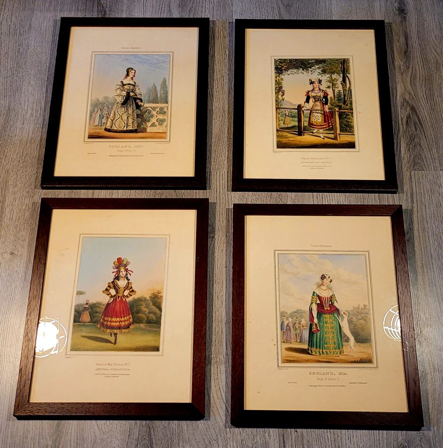 Antique Four Costumes de Femme 