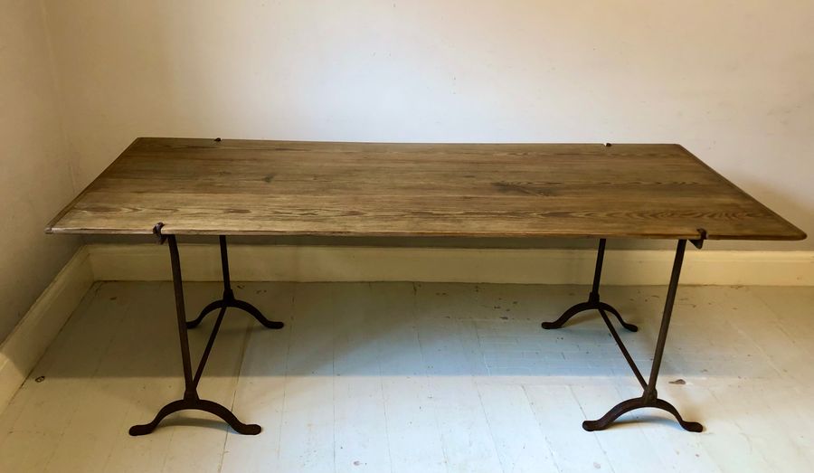 TRESTLE TABLE