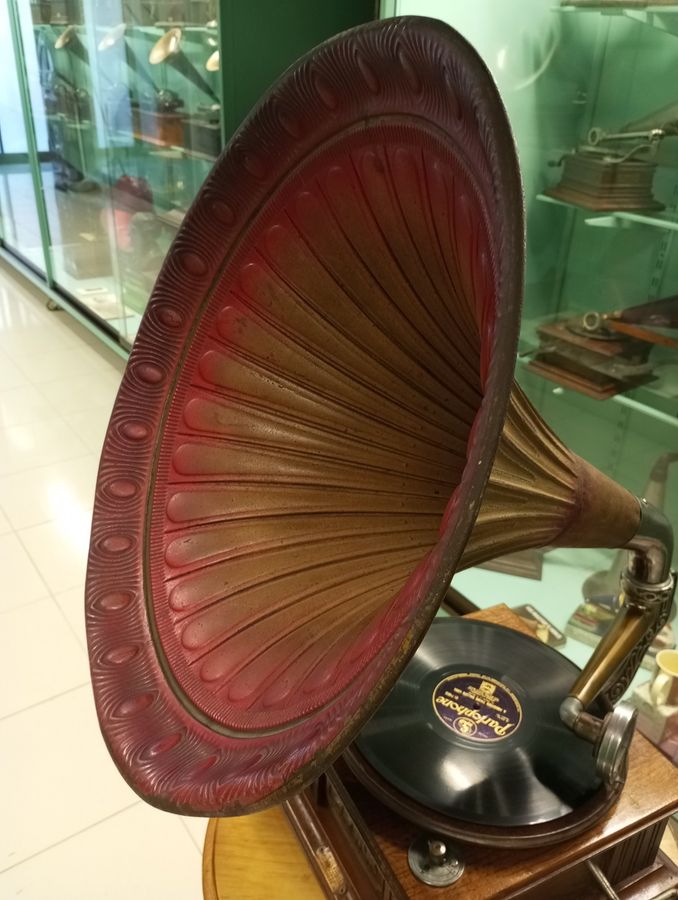 Antique gramophone Morris reid&co 1909-1913