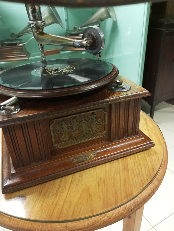 Antique gramophone Morris reid&co 1909-1913