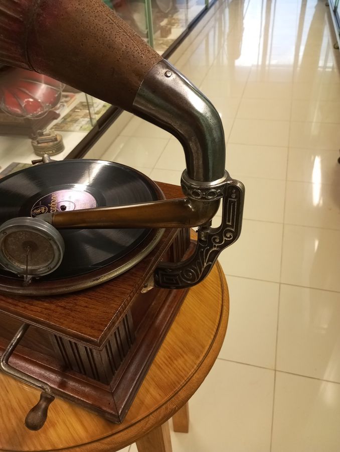 Antique gramophone Morris reid&co 1909-1913