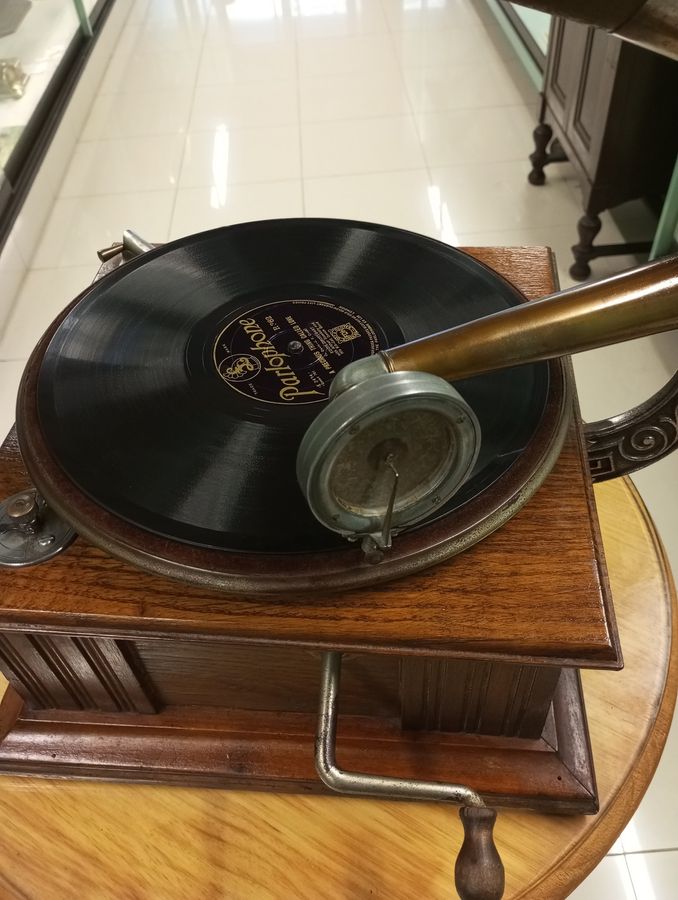 Antique gramophone Morris reid&co 1909-1913