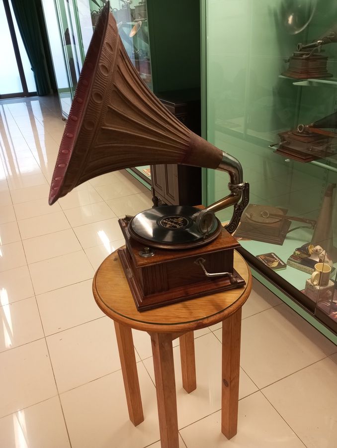 Antique gramophone Morris reid&co 1909-1913