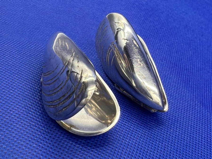 Antique Antique Art Deco Pair White Metal Mussel Eaters