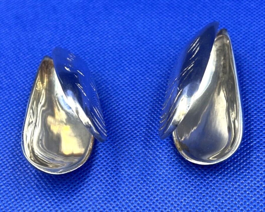 Antique Antique Art Deco Pair White Metal Mussel Eaters