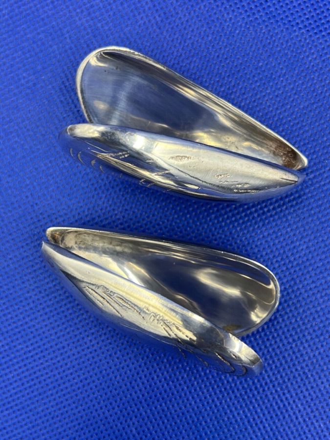 Antique Antique Art Deco Pair White Metal Mussel Eaters