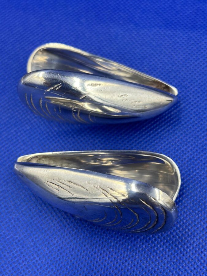 Antique Antique Art Deco Pair White Metal Mussel Eaters