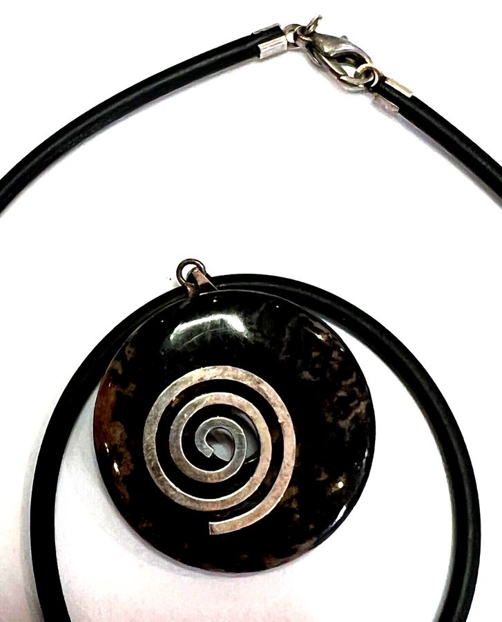 Antique Vintage Natural Agate and Solid Silver Corded Necklace