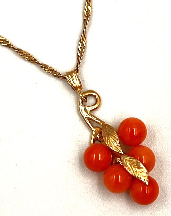 Antique Vintage 14CT Gold & Natural Angel Skin Coral Pendant & Chain Grapes & Vine