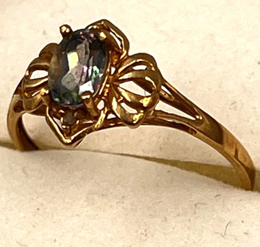 Antique Vintage 9CT gold Ring Colour Changing stone & 2 Diamonds size O 1/2