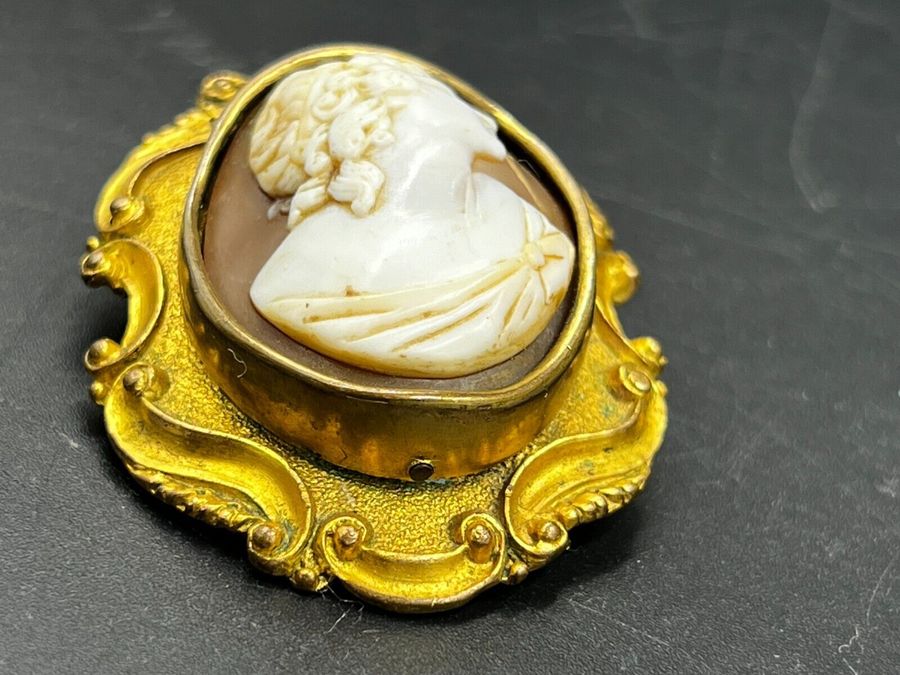 Antique Antique Victorian Pinchbeck Large Shell Cameo High Relief Beautiful Carving