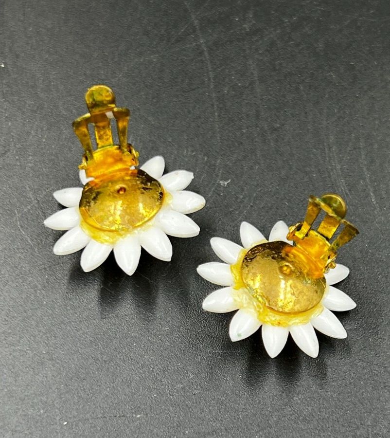 Antique Vintage Bakelite Earrings Clip On Daisy Flower