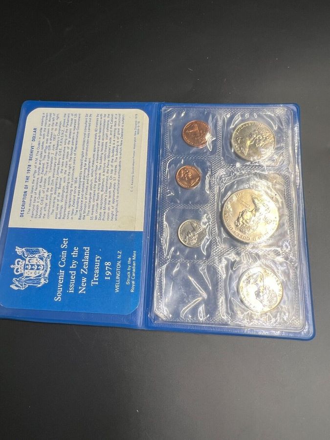 Antique New Zealand 1978 6 Coin Set Silver Parliament Dollar