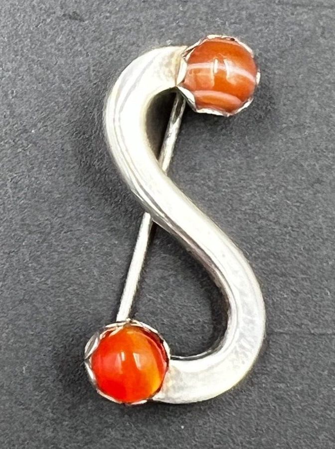 Antique Antique Solid Silver S Brooch set with Natural Agate