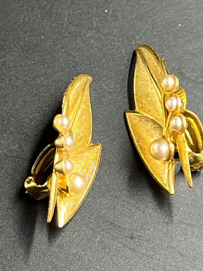 Antique Vintage Earrings Clip on Leaves and Pearls