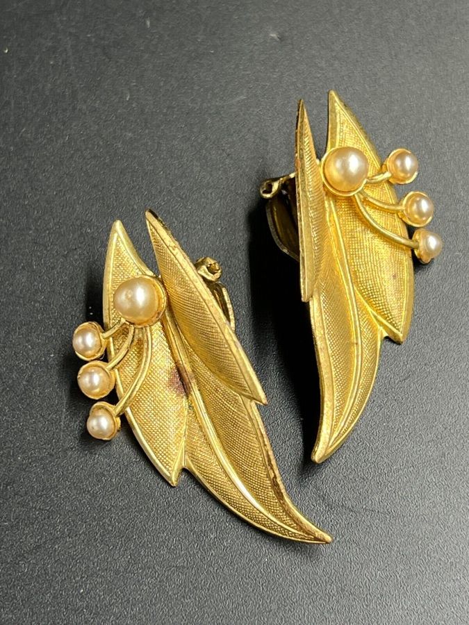 Antique Vintage Earrings Clip on Leaves and Pearls