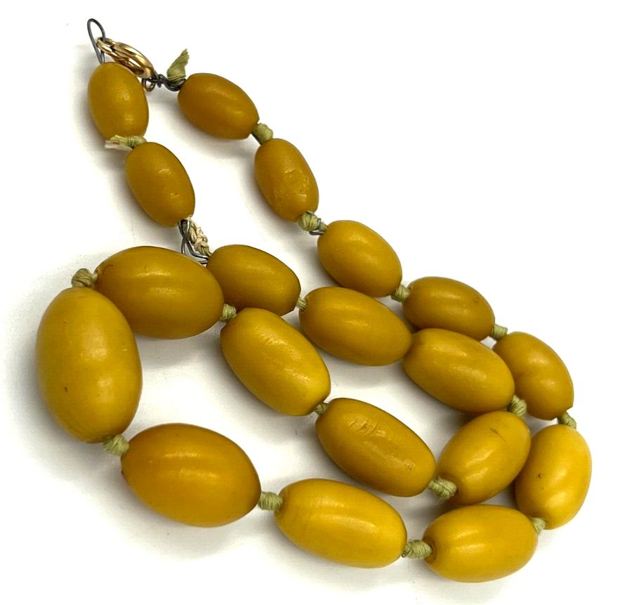 Antique Antique Bakelite Egg Yolk Amber Graduated Necklace Choker 9CT Gold Clasp