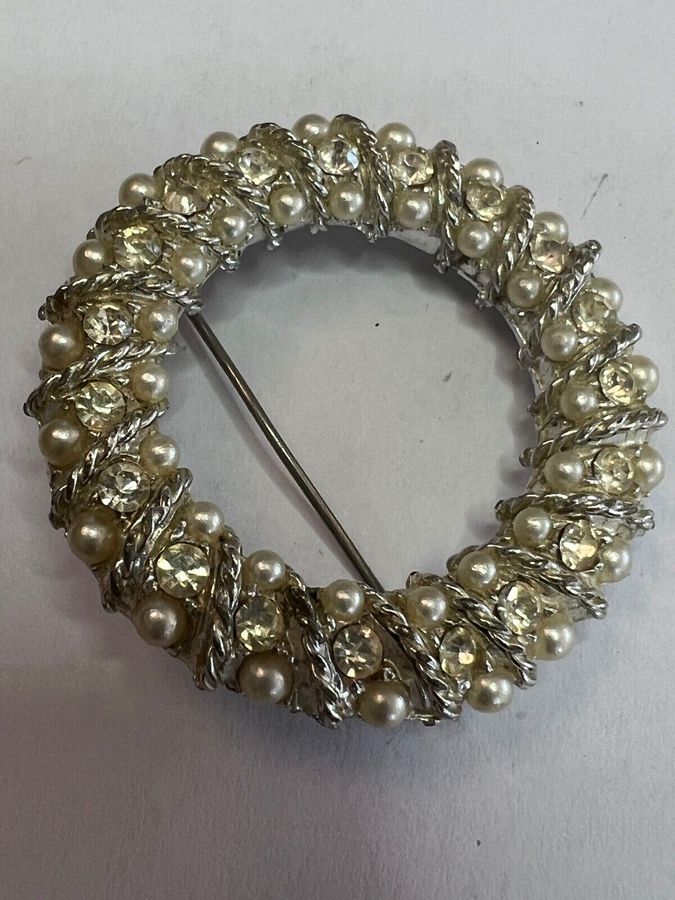 Antique Vintage Art Deco Brooch Pin Circulare Set with Pearls and Clear Stones