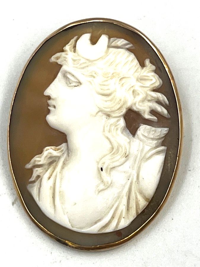 Antique Antique Victorian High Carat Gold Natural Shell Cameo Brooch Hand Carved Italian