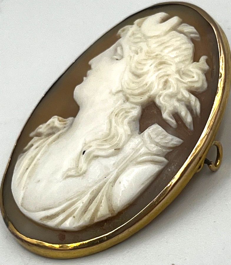 Antique Antique Victorian High Carat Gold Natural Shell Cameo Brooch Hand Carved Italian